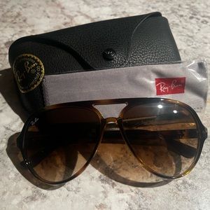 Ray-Ban RB4125 Cats 5000 Classic Sunglasses